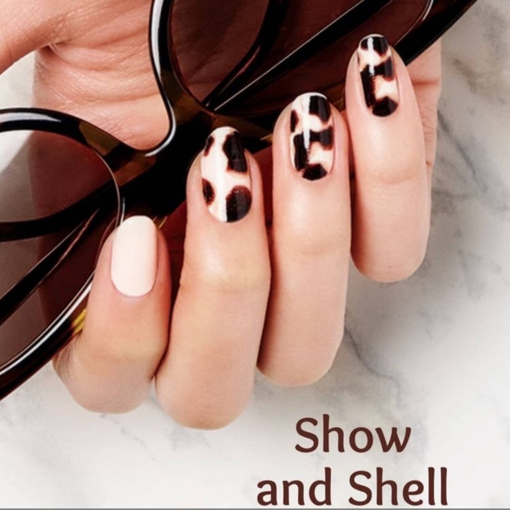 💅🏻 New sealed Color Street Show and She’ll nail polish strips RETIRED